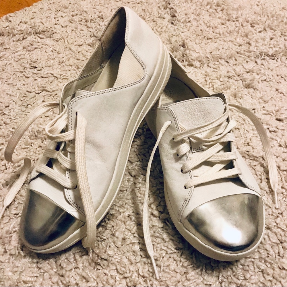 FitFlop White Leather Sneakers With Silver Toe